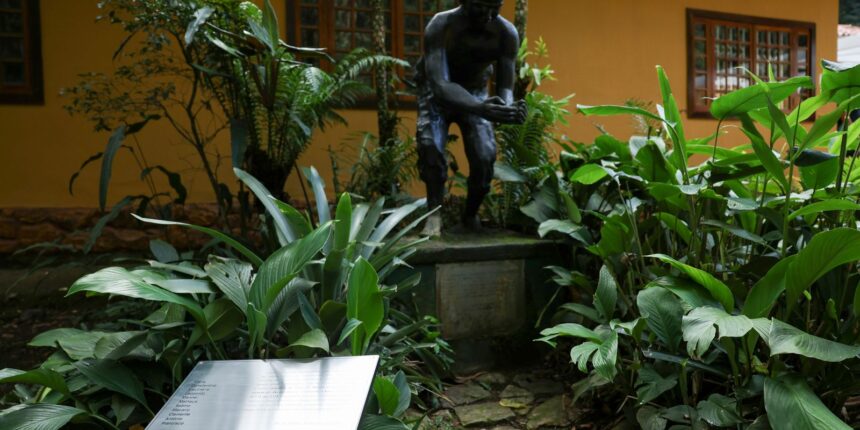 placa-homenageia11-escravizados-que-reflorestaram-floresta-da-tijuca