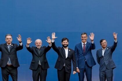 lula-e-outros-lideres-convocam-instituicoes-em-defesa-da-democracia
