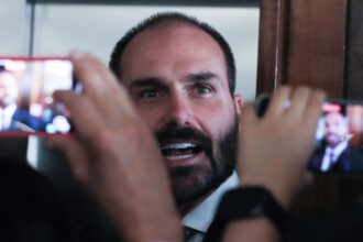 eduardo-bolsonaro-diz-que-nao-vai-renunciar-ao-mandato-de-deputado