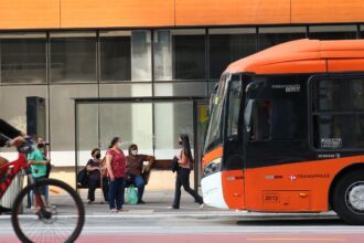 mais-de-25-onibus-foram-atacados-entre-ontem-e-hoje-em-sp