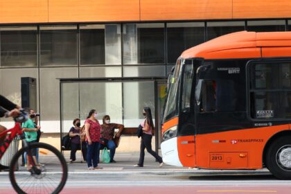 mais-de-25-onibus-foram-atacados-entre-ontem-e-hoje-em-sp