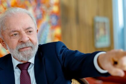lula-manifesta-solidariedade-a-ministros-do-stf-apos-sancoes-dos-eua