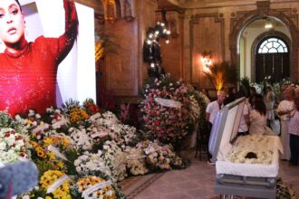 velorio-de-preta-gil-reune-centenas-de-pessoas-no-rio