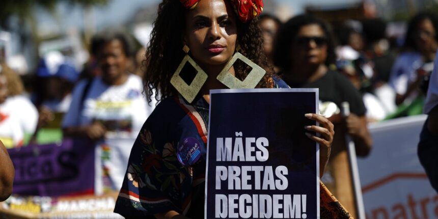 mulheres-negras-reivindicam-justica-e-bem-viver-em-marcha-no-rio