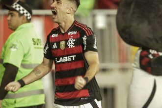 flamengo-vence-o-galo-e-e-o-novo-lider-do-campeonato-brasileiro