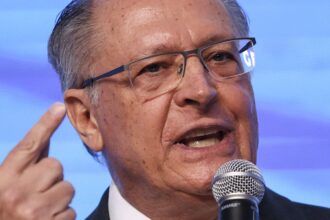 brasil-esta-conversando-com-reserva-com-estados-unidos,-diz-alckmin