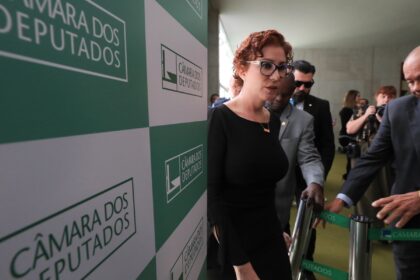 hugo-motta-diz-que-providencias-sobre-zambelli-ja-estao-sendo-tomadas