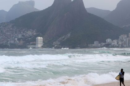 marinha-emite-aviso-de-ressaca-e-alerta-de-ventos-fortes-no-rio