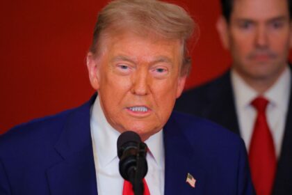 trump-assina-tarifa-de-50%-e-considera-brasil-ameaca-aos-eua