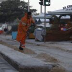 apos-ondas-gigantes,-cinco-pinguins-aparecem-mortos-na-orla-do-rio