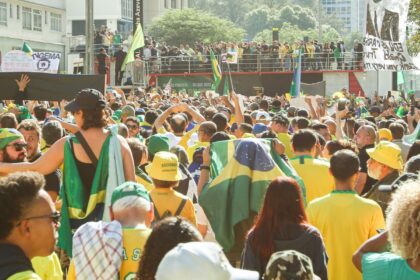 ato-em-sao-paulo-pede-anistia-a-bolsonaro-e-exalta-trump