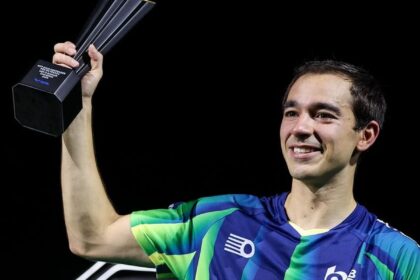 hugo-calderano-comemora-titulo-em-foz-do-iguacu,-o-4o-da-temporada