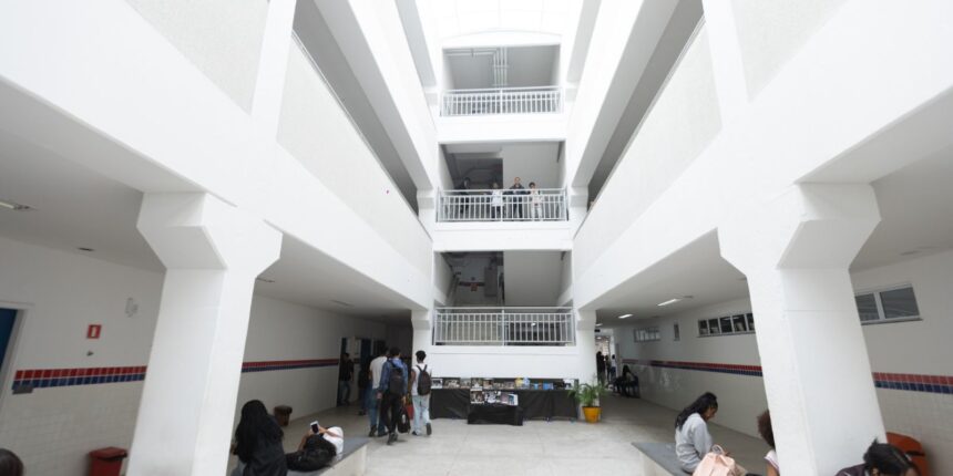 escola-em-tempo-integral-deve-ter-jornada-minima-de-35-horas-semanais