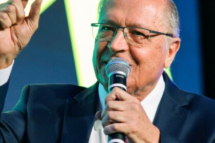 plano-de-contingencia-ao-tarifaco-deve-sair-ate-terca,-diz-alckmin