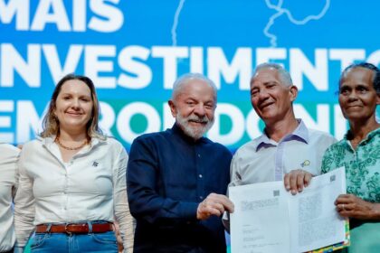 bolsonaro-esta-tendo-o-direito-de-se-defender,-diz-lula