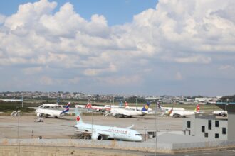 avioes-quase-batem-durante-taxiamento-no-aeroporto-internacional-de-sp