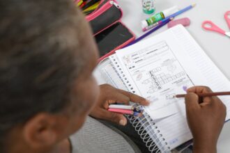 insercao-no-mercado-de-trabalho-tende-a-melhorar-habilidade-de-leitura