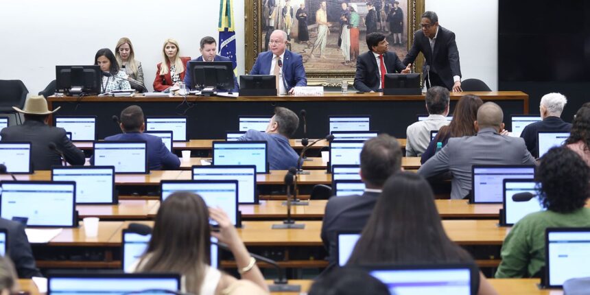 ccj-aprova-aumento-de-pena-para-aliciamento-de-criancas-na-internet
