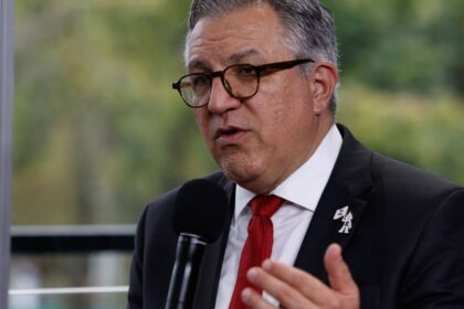 eua-cancelam-vistos-da-filha-e-da-esposa-do-ministro-alexandre-padilha