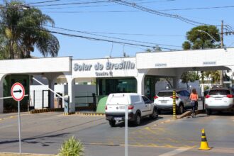 bolsonaro-deixa-prisao-domiciliar-e-vai-a-hospital-para-exames-medicos