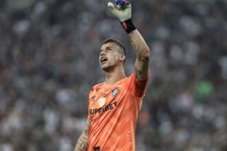 fabio-vira-jogador-com-mais-partidas-disputadas-no-futebol-mundial