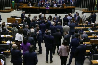 projeto-que-pune-quem-impedir-funcionamento-da-camara-avanca