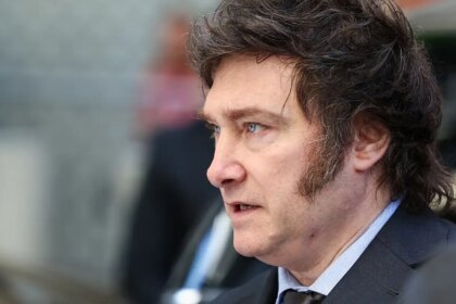 pf-encontra-no-celular-de-bolsonaro-pedido-de-asilo-a-milei