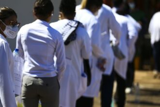 revalida-2025/2:-nota-de-corte-da-primeira-fase-fica-em-61-pontos