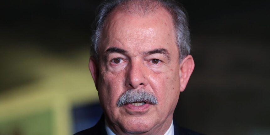 tarifaco:-bndes-vai-entrar-forte-no-apoio-a-empresas,-diz-mercadante