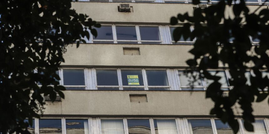 parcela-de-familias-que-pagam-aluguel-sobe-25%-em-8-anos,-mostra-ibge