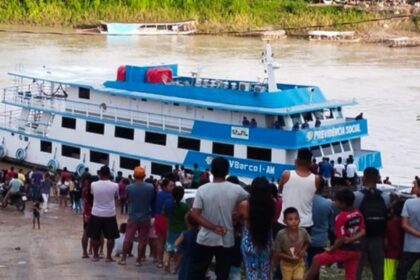 inss-usa-barcos-para-orientar-aposentados-da-amazonia-sobre-descontos