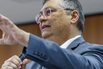 dino-da-10-dias-para-motta-explicar-tramite-do-pl-sobre-adultizacao