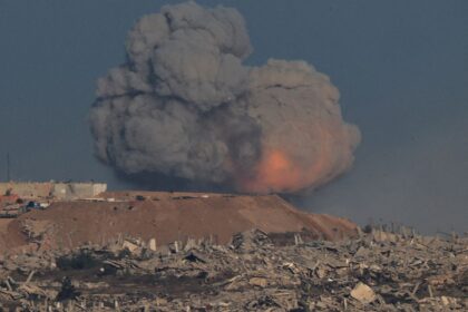 forcas-israelenses-bombardeiam-suburbios-da-cidade-de-gaza