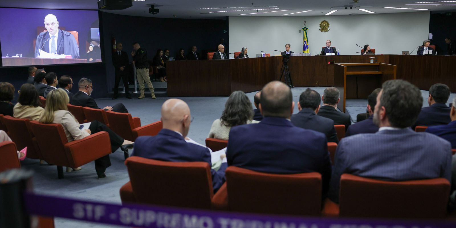 stf:-apenas-um-reu-comparece-ao-1-dia-de-julgamento-da-trama-golpista