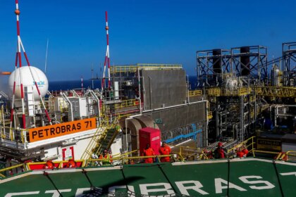 brasil-bate-pela-1a-vez-marca-de-5-milhoes-de-barris-de-petroleo-e-gas