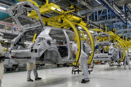 producao-industrial-recua-0,2%-em-julho-e-acumula-efeitos-do-juro-alto