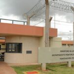 rj-tera-sistema-para-bloquear-sinais-de-celular-e-drones-em-presidios