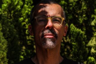 jamil-chade-relata-desumanizacao-de-imigrantes-sob-trump-em-distopia