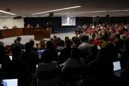 em-voto,-fux-diz-que-acao-deveria-ter-tramitado-na-primeira-instancia