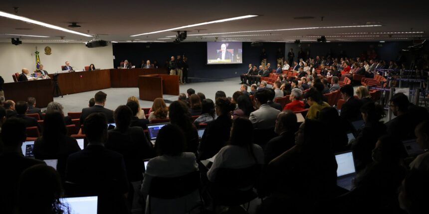 em-voto,-fux-diz-que-acao-deveria-ter-tramitado-na-primeira-instancia