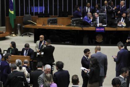 aprovada-urgencia-de-pl-que-libera-r$-1,5-bi-para-saude-e-educacao