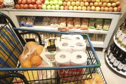 vendas-no-comercio-recuam-0,3%-em-julho-e-caem-pelo-quarto-mes-seguido