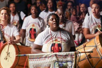 tambores-e-cantos-marcam-abertura-do-festival-artes-vertentes
