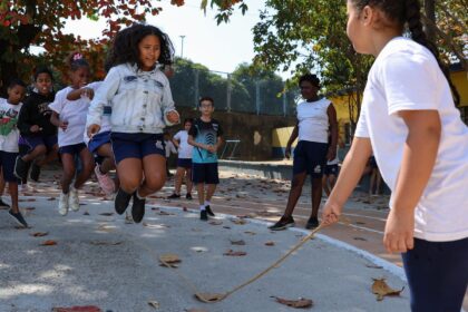 sem-celulares,-desempenho-escolar-e-socializacao-melhoram-no-rio