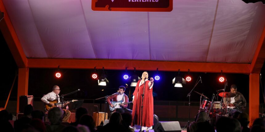 em-show,-fabiana-cozza-propoe-a-uniao-e-o-fim-da-intolerancia