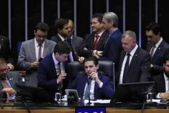 pec-da-blindagem-e-aprovada-por-deputados-e-vai-ao-senado