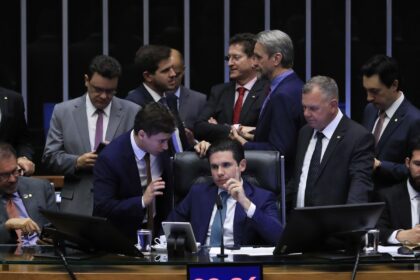 pec-da-blindagem-e-aprovada-por-deputados-e-vai-ao-senado