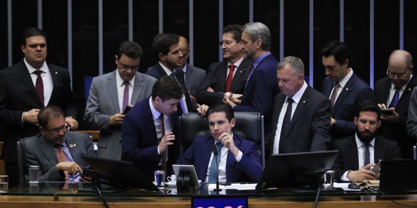 pec-da-blindagem-e-aprovada-por-deputados-e-vai-ao-senado