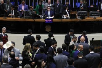 camara-aprova-texto-que-dificulta-denuncia-criminal-contra-parlamentar