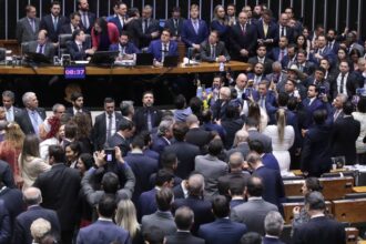 camara-aprova-urgencia-para-projeto-de-anistia-a-golpistas